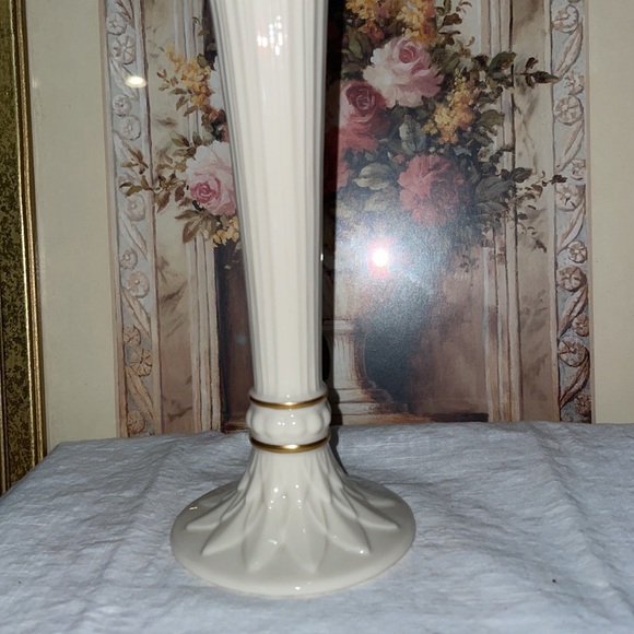 LENOX Ivory Fluted Porcelain Tivoli Bud Vase Embossed Gold Trim - Picture 2 of 10
